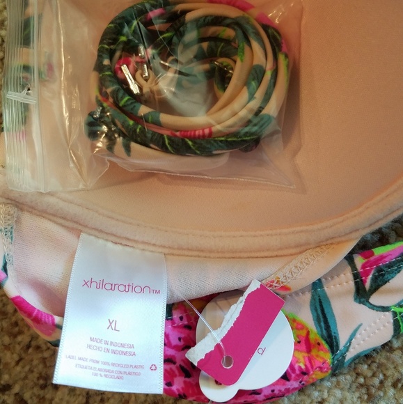 🔴 2 for 1 BOGO, Xhilaration NWT bikini top, detachable straps - Picture 5 of 7